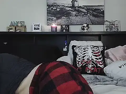 Snapshot of CrystalLakeXO chatting on 03-07-25, 06:24 CrystalLakeXO online show from 03-07-25, 06:24