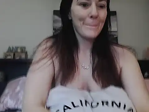 Snapshot of CrystalLakeXO chatting on 03-09-25, 10:19 CrystalLakeXO online show from 03-09-25, 10:19