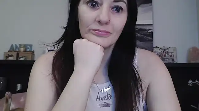 Snapshot of CrystalLakeXO chatting on 03-18-25, 04:47 CrystalLakeXO online show from 03-18-25, 04:47