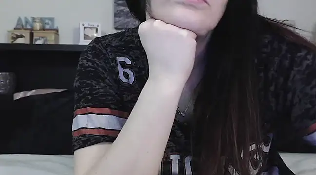 Snapshot of CrystalLakeXO chatting on 03-21-25, 05:11 CrystalLakeXO online show from 03-21-25, 05:11