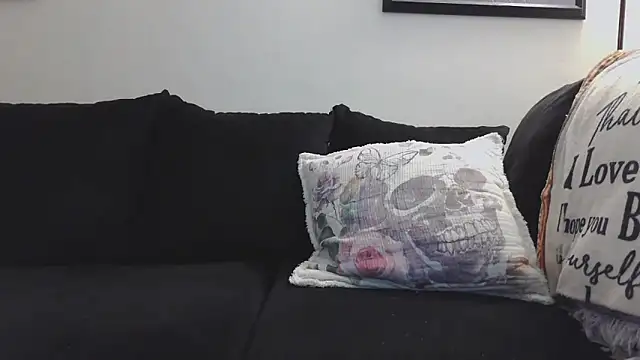 Snapshot of CrystalLakeXO chatting on 09-13-25, 02:11 CrystalLakeXO online show from 09-13-25, 02:11