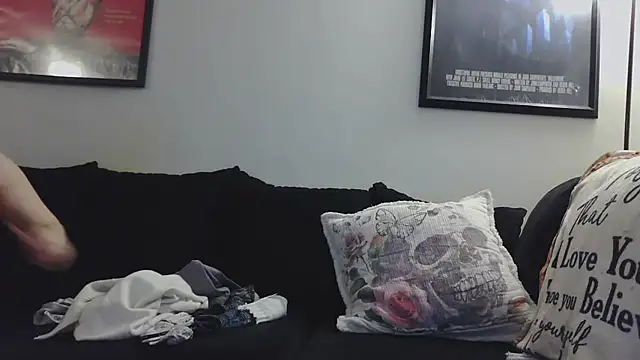 Snapshot of CrystalLakeXO chatting on 09-14-25, 03:27 CrystalLakeXO online show from 09-14-25, 03:27