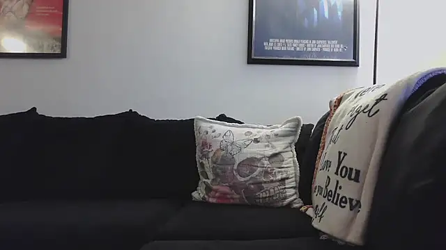 Snapshot of CrystalLakeXO chatting on 09-21-25, 10:22 CrystalLakeXO online show from 09-21-25, 10:22