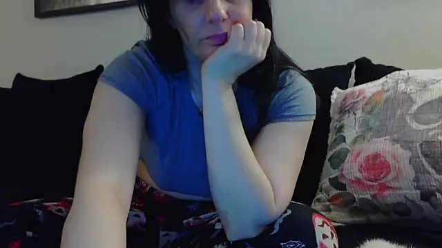 Snapshot of CrystalLakeXO chatting on 10-10-25, 04:33 CrystalLakeXO online show from 10-10-25, 04:33