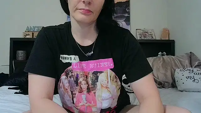 Snapshot of CrystalLakeXO chatting on 10-11-25, 07:29 CrystalLakeXO online show from 10-11-25, 07:29