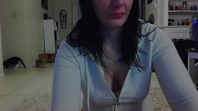 Snapshot of CrystalLakeXO chatting on 10-31-25, 05:52 CrystalLakeXO online show from 10-31-25, 05:52