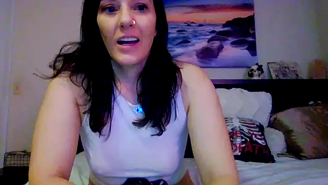 Snapshot of CrystalLakeXO chatting on 11-08-25, 06:46 CrystalLakeXO online show from 11-08-25, 06:46