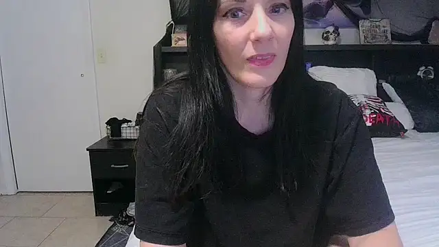 Snapshot of CrystalLakeXO chatting on 04-23-26, 05:41 CrystalLakeXO online show from 04-23-26, 05:41