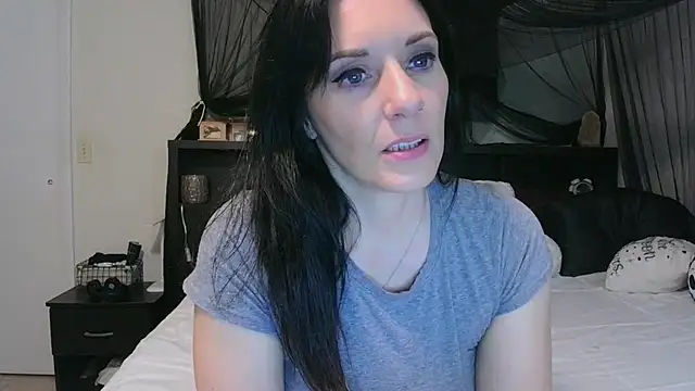 Snapshot of CrystalLakeXO chatting on 05-01-26, 04:28 CrystalLakeXO online show from 05-01-26, 04:28