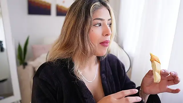 SaraParisi online show from 01-04-25, 01:42