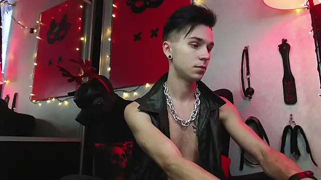 Joseph  Quinn online show from 01-05-25, 11:48