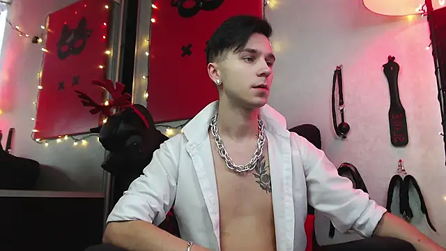 Joseph  Quinn online show from 01-06-25, 09:41