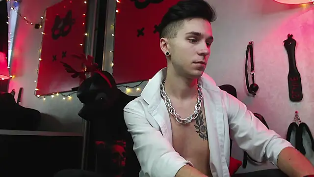 Joseph  Quinn online show from 01-06-25, 12:46