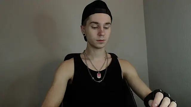 Joseph  Quinn online show from 01-11-25, 08:11