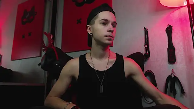 Joseph  Quinn online show from 01-14-25, 09:02