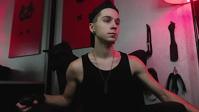 Joseph  Quinn online show from 01-14-25, 12:03