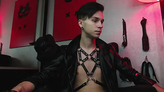 Joseph  Quinn online show from 01-19-25, 01:01