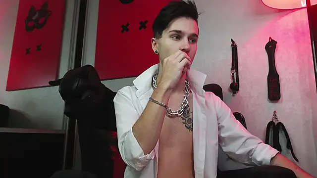 Joseph  Quinn online show from 01-21-25, 08:08