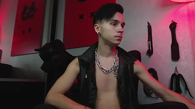 Joseph  Quinn online show from 01-26-25, 06:06