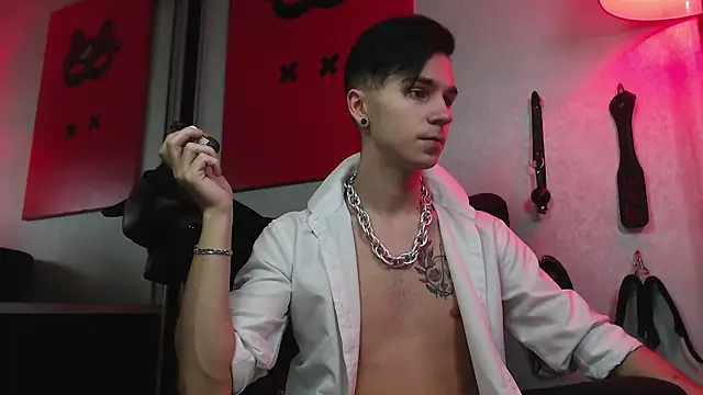 Joseph  Quinn online show from 01-29-25, 08:51