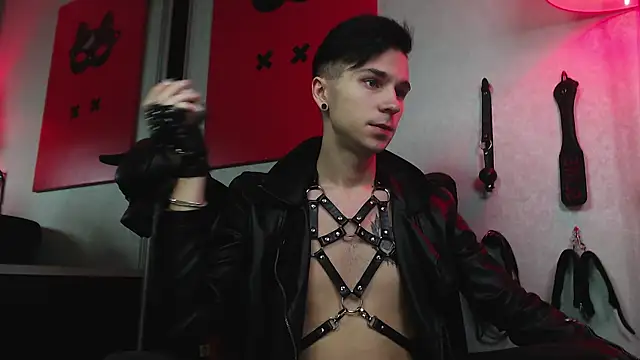 Joseph  Quinn online show from 01-30-25, 01:31