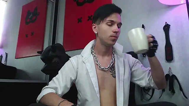 Joseph  Quinn online show from 02-17-25, 11:13