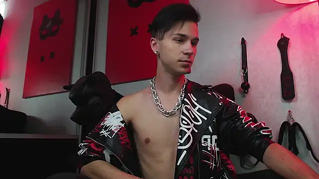 Joseph  Quinn online show from 02-19-25, 08:01