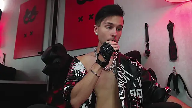 Joseph  Quinn online show from 02-19-25, 11:06