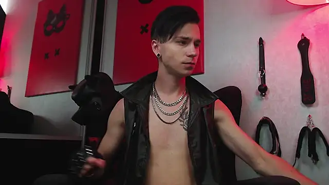 Joseph  Quinn online show from 02-21-25, 07:56