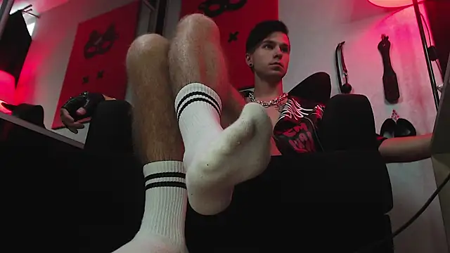 Joseph  Quinn online show from 02-28-25, 11:25