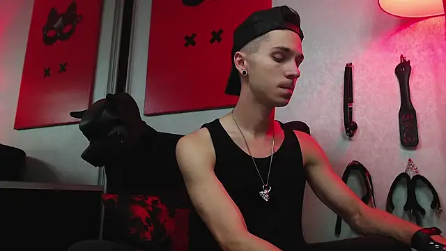 Joseph  Quinn online show from 03-14-25, 09:03