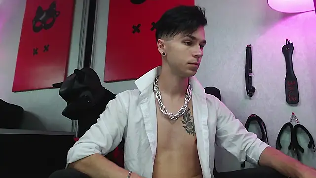 Joseph  Quinn online show from 03-18-25, 08:03