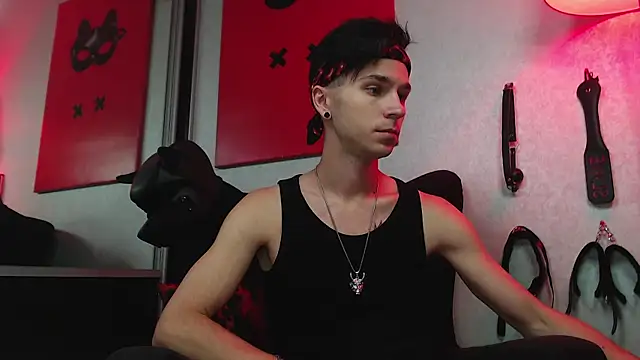 Joseph  Quinn online show from 03-20-25, 12:32