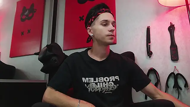 Joseph  Quinn online show from 03-22-25, 08:40