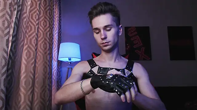 Joseph  Quinn online show from 10-17-25, 04:04