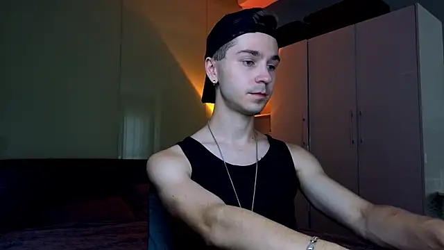 Joseph  Quinn online show from 02-26-26, 06:45