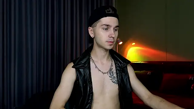 Joseph  Quinn online show from 03-16-26, 04:07