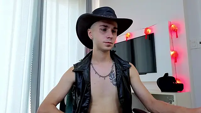 Joseph  Quinn online show from 04-12-26, 01:10