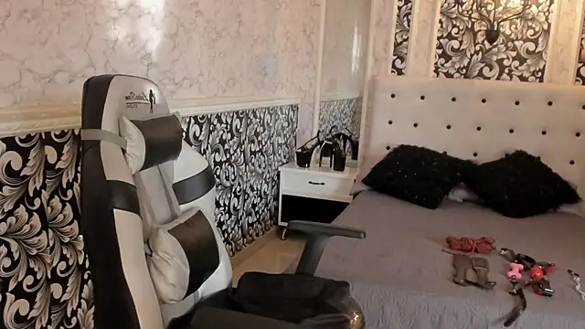 Snapshot of Foxy_Slave chatting on 01-20-25, 08:50 Foxy Slave online show from 01-20-25, 08:50