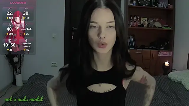 Snapshot of Miya_Dream_UKR chatting on 11-17-25, 01:50 Miya Dream UKR online show from 11-17-25, 01:50