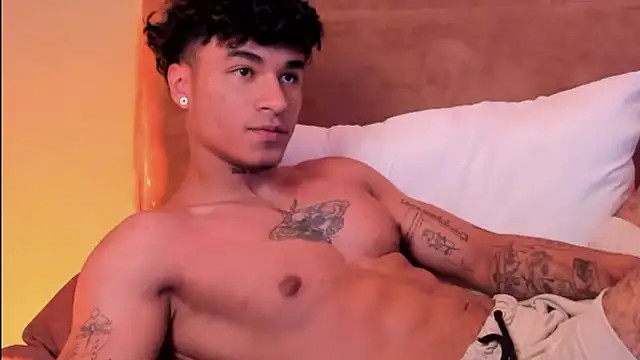 Snapshot of Thomas_Fit1 chatting on 03-20-25, 07:14 Thomas Fit1 online show from 03-20-25, 07:14