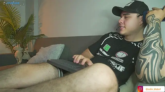 Snapshot of odin_blake chatting on 12-24-24, 02:21 odin blake online show from 12-24-24, 02:21