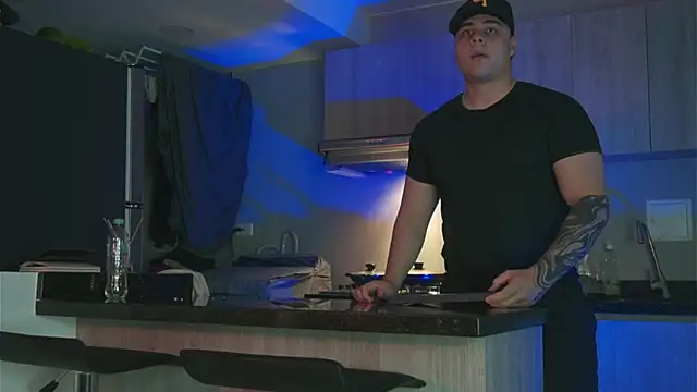 Snapshot of odin_blake chatting on 02-12-25, 07:02 odin blake online show from 02-12-25, 07:02