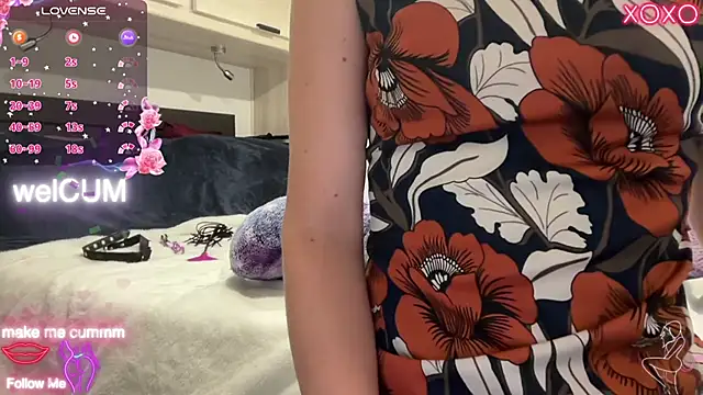 Snapshot of foreverkinky chatting on 10-21-25, 11:38 foreverkinky online show from 10-21-25, 11:38