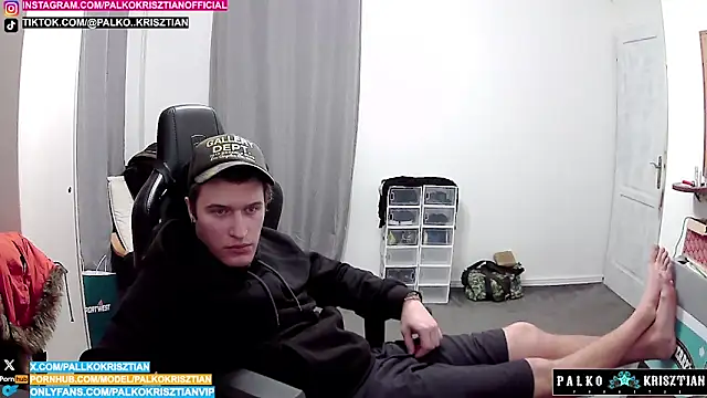 Snapshot of PKrisztian chatting on 02-09-26, 06:12 PKrisztian online show from 02-09-26, 06:12