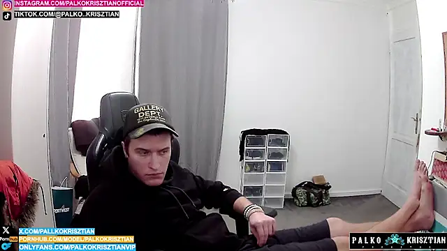 Snapshot of PKrisztian chatting on 02-10-26, 06:56 PKrisztian online show from 02-10-26, 06:56