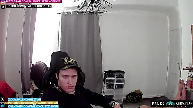 Snapshot of PKrisztian chatting on 02-11-26, 04:45 PKrisztian online show from 02-11-26, 04:45