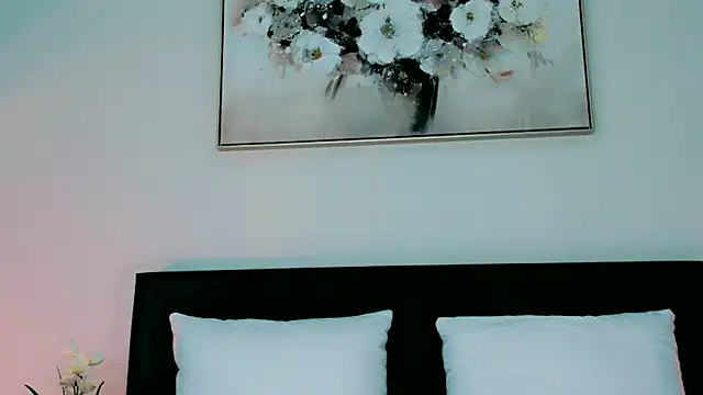 Snapshot of oh-my-mia chatting on 10-04-25, 09:51 oh-my-mia online show from 10-04-25, 09:51