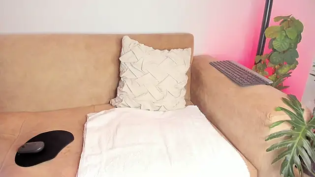 Snapshot of iam-ella18 chatting on 11-28-25, 01:08 iam-ella18 online show from 11-28-25, 01:08