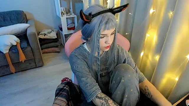 Ledy WWWII online show from 01-29-25, 04:52